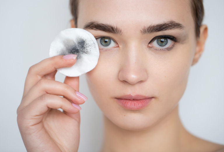 Подробнее о статье Как правильно снимать макияж с лица