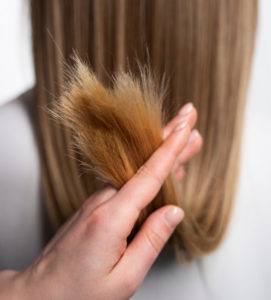 Секущиеся волосы: причины и профилактика