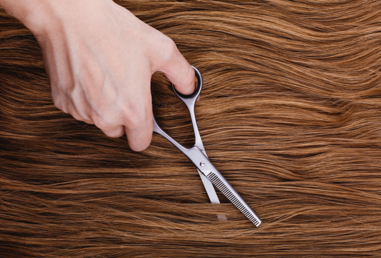 Подробнее о статье Почему секутся волосы и как это исправить